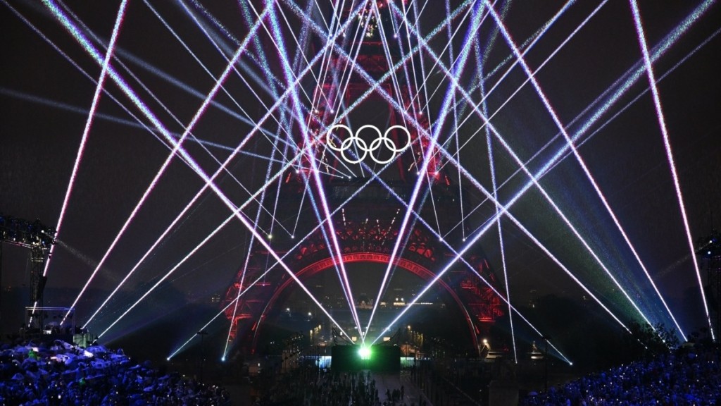 Ολυμπιακοί Αγώνες 2024: Άναψε η Ολυμπιακή Φλόγα στο Παρίσι – Όσα έγιναν στην φαντασμαγορική τελετή έναρξης