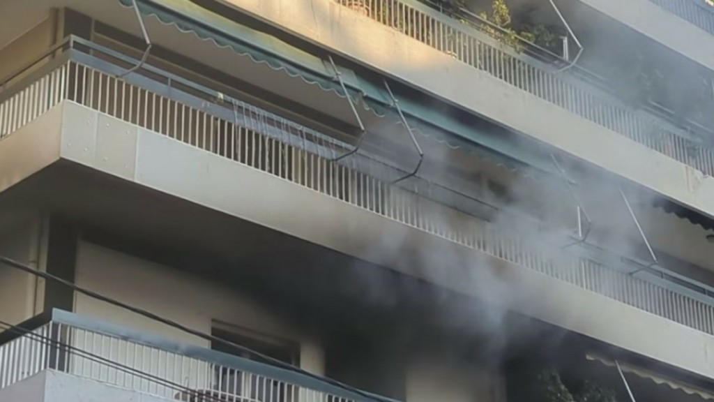 Τραγωδία στη Νέα Σμύρνη: Εντοπίστηκε απανθρακωμένη γυναίκα μετά από φωτιά σε διαμέρισμα