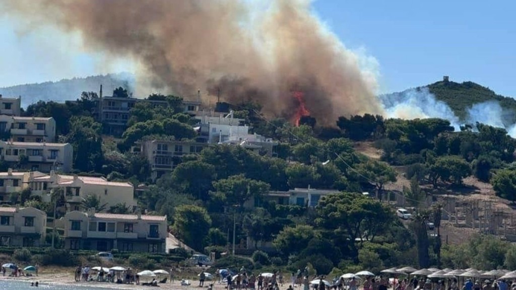 Φωτιά στην Κάτω Ποσειδωνία: «Σβήστηκε έγκαιρα μια πάρα πολύ επικίνδυνη πυρκαγιά» ανέφερε ο Δήμαρχος Λαυρεωτικής