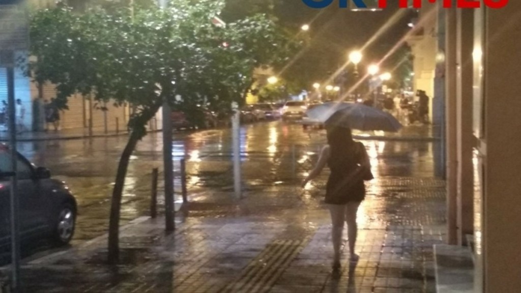 Ξαφνικό μπουρίνι στη Θεσσαλονίκη – Ανάσα δροσιάς από τον καύσωνα