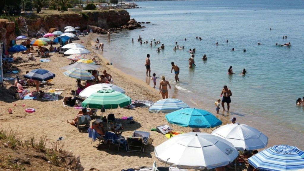 Δήμος Γλυφάδας: Fake news ότι είναι ακατάλληλες οι παραλίες – Προσφεύγει στη δικαιοσύνη