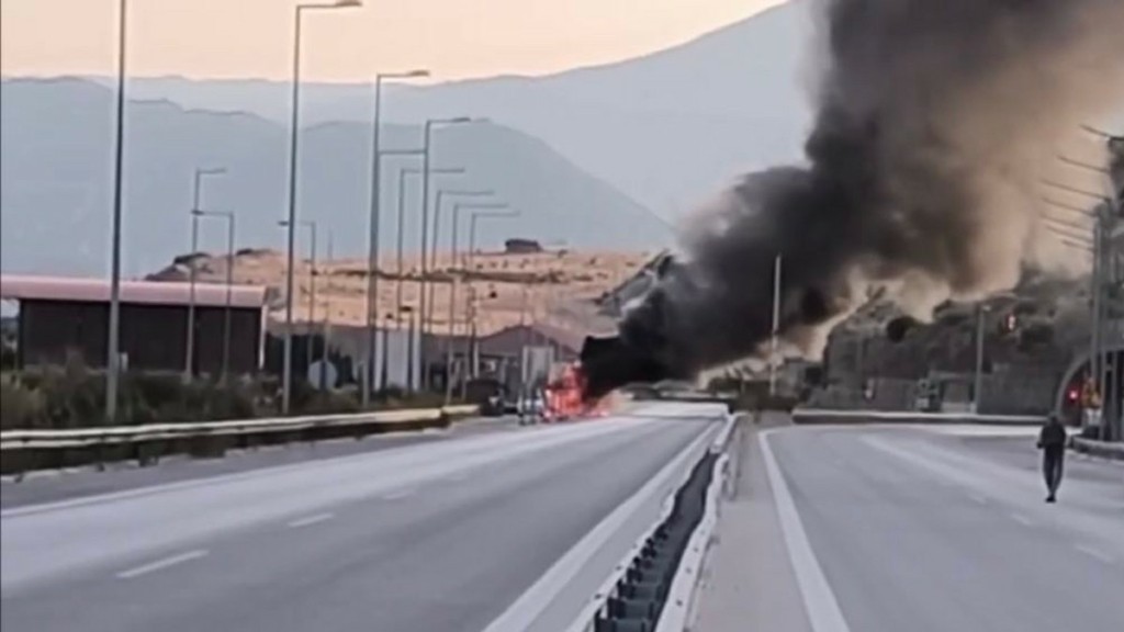 Φωτιά σε φορτηγό στην Εγνατία Οδό