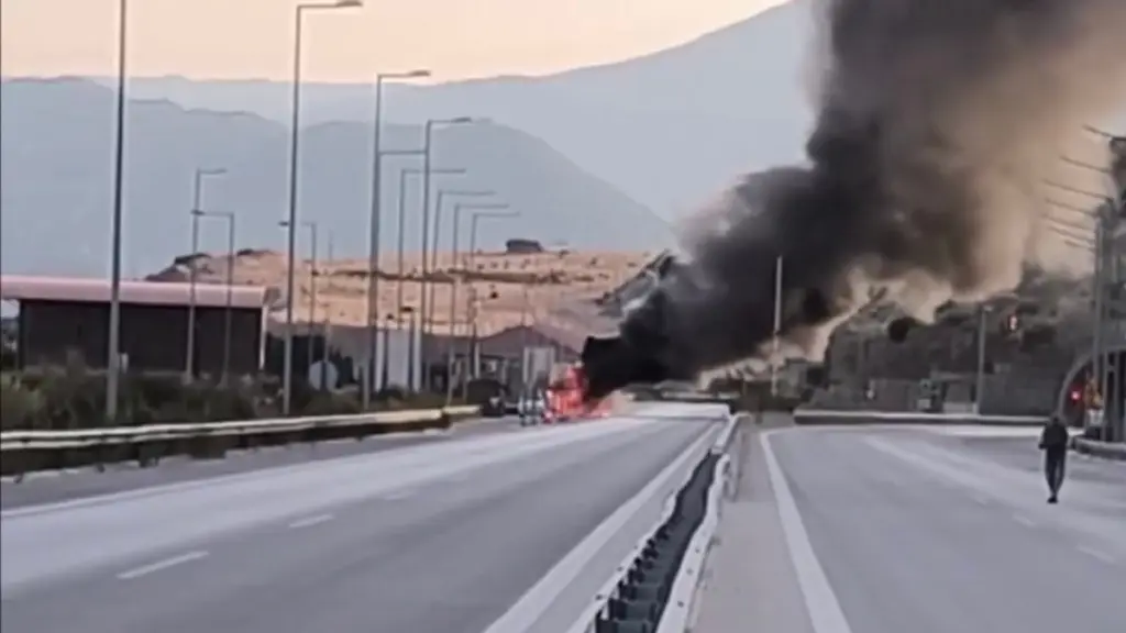 Φωτιά σε φορτηγό στην Εγνατία Οδό