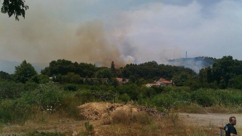 Φωτιά στον Αγιόκαμπο Λάρισας