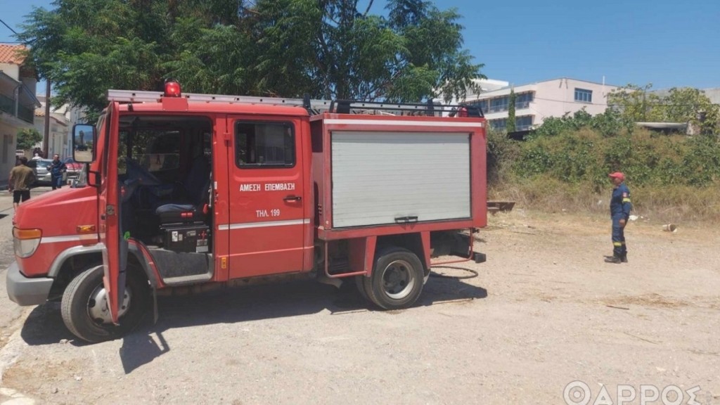 Φωτιά σε οικόπεδο πίσω από το δημαρχείο στην Καλαμάτα