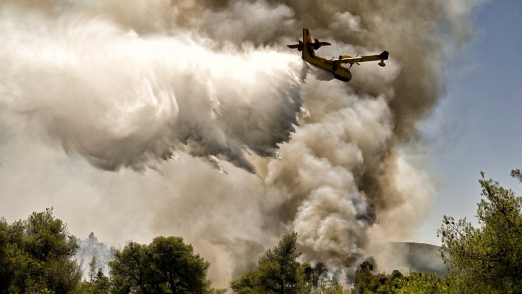 Φωτιά στο Σοφικό Κορινθίας: Καλύτερη η εικόνα στο πύρινο μέτωπο – Επιχείρησαν 22 εναέρια μέσα