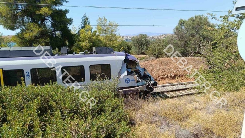 Εύβοια: Σοκαριστικές εικόνες από τη σύγκρουση φορτηγού με τρένο – Διακοπή κυκλοφορίας μεταξύ Οινόης-Χαλκίδας