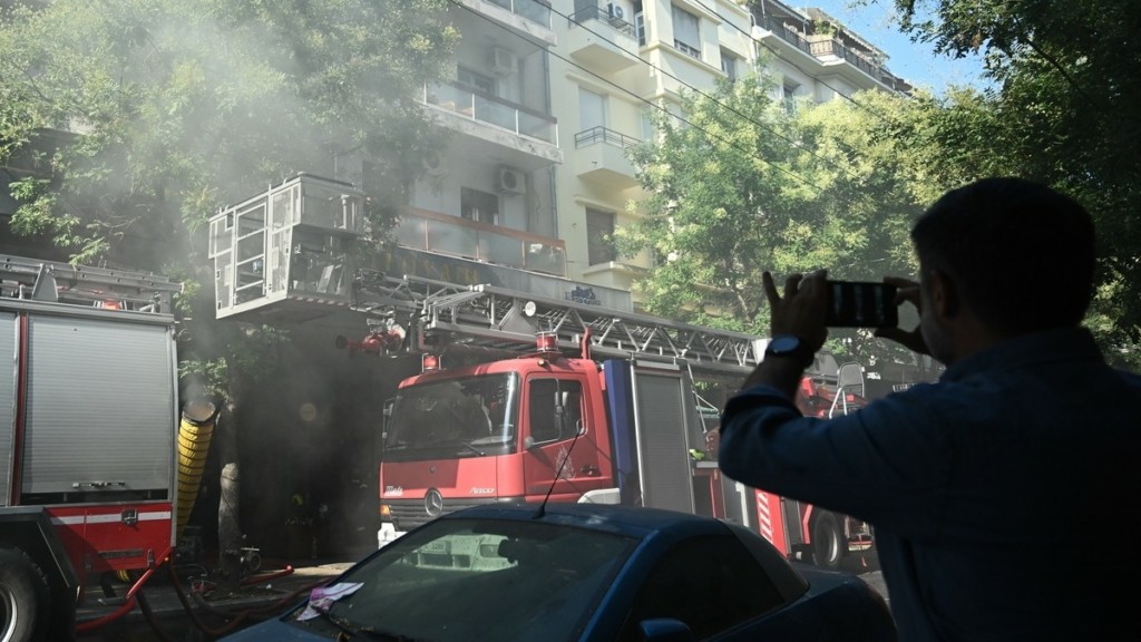 Φωτιά στη στοά του Μπροντγουέι: Παραμένει το υψηλό θερμικό φορτίο στα υπόγεια (Vid)