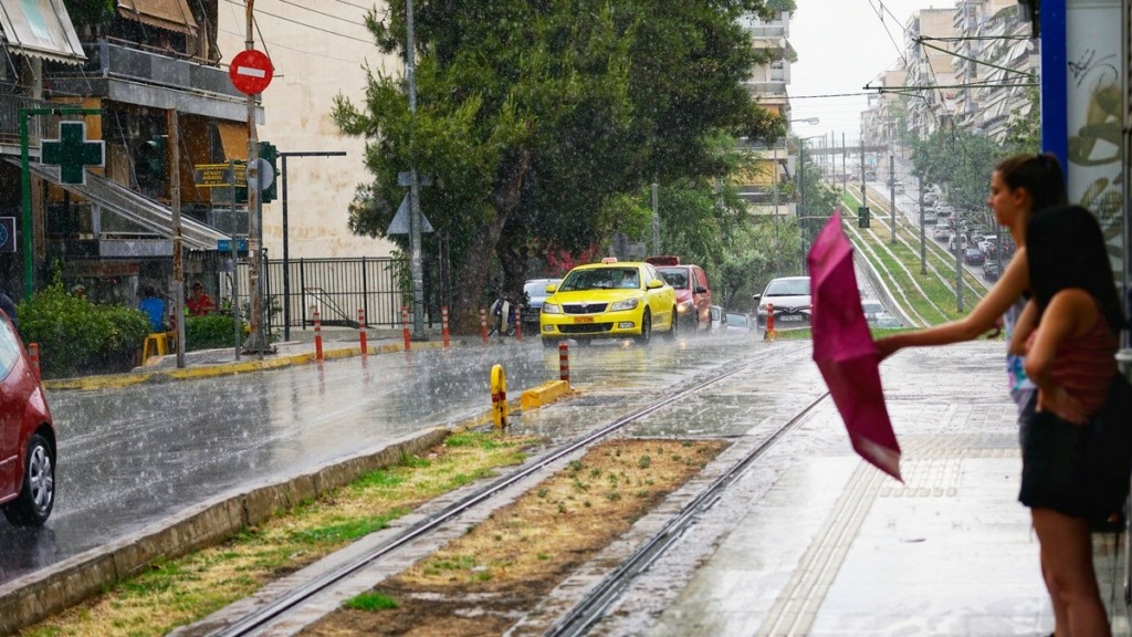Καιρός: Τοπικές βροχές την Τρίτη – Που θα σημειωθούν καταιγίδες την Τετάρτη