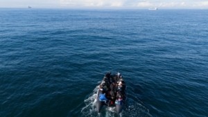 Νεκροί δύο μετανάστες σε ναυάγιο στη Μάγχη – Διασώθηκαν 111 άτομα