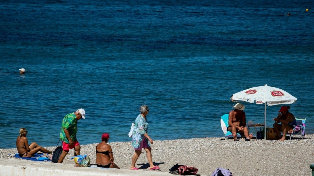 Καιρός: Κολλημένο στους 42°C το θερμόμετρο – Έκτακτα μέτρα προστασίας για εργαζόμενους σε ιδιωτικό και δημόσιο τομέα