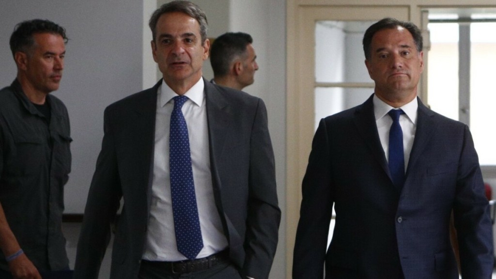 Στο υπ. Υγείας ο Μητσοτάκης: Πώς τον υποδέχθηκαν οι εργαζόμενοι – «Καλημέρα, πρόεδρε» του φώναξε ο Γιαννάκος (Vid)