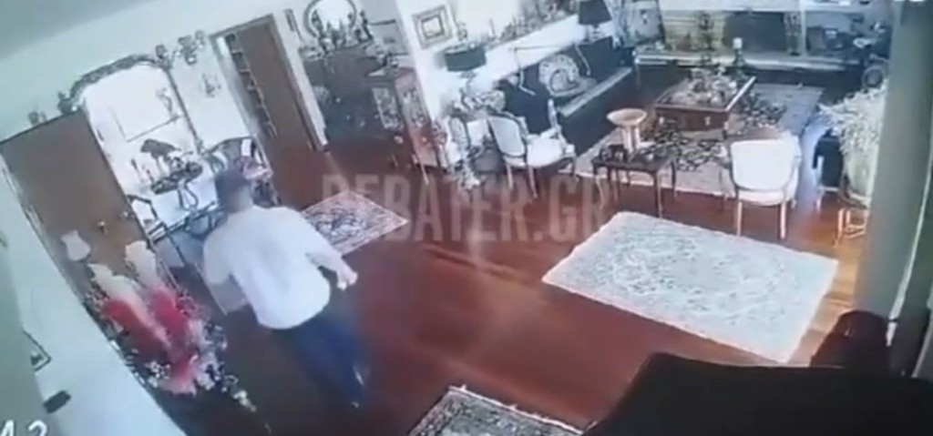 Βίντεο Ντοκουμέντα: Συμμορία παρίστανε υπαλλήλους της ΔΕΗ και «άδειαζε» σπίτια ηλικιωμένων