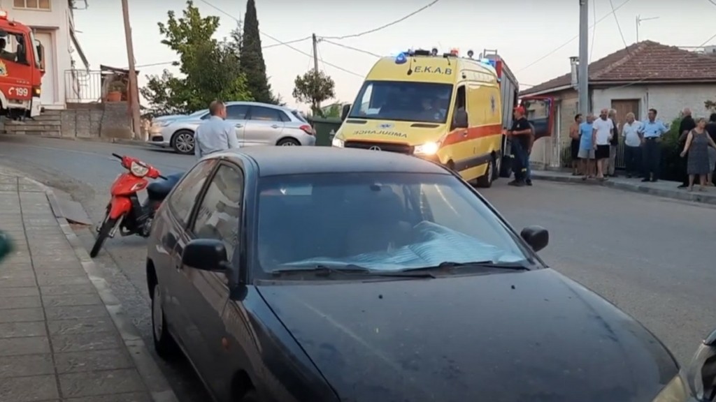 Αγρίνιο: Αυτοκίνητο «μπήκε» σε αυλή σπιτιού – Τραυματίστηκε ο οδηγός (vid)