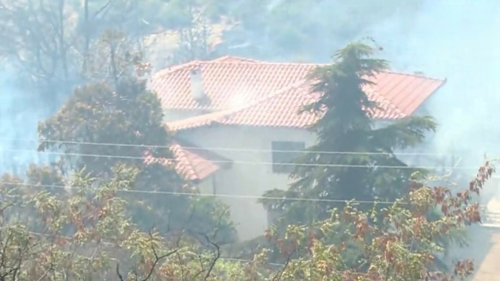Υπό μερικό έλεγχο η πυρκαγιά στην Θέρμη Θεσσαλονίκης