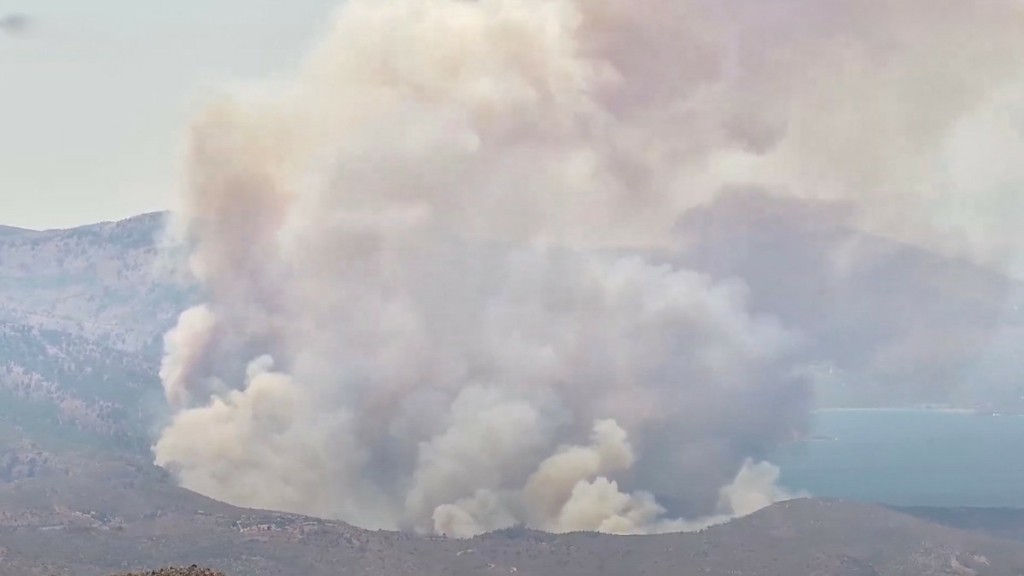 Μαίνεται η φωτιά στη Σιδηρούντα της Χίου -7 εναέρια στη μάχη με τις φλόγες (vids)