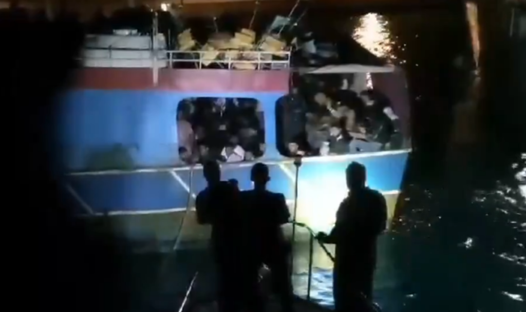 Γαύδος: 283 μετανάστες διασώθηκαν από πλοιάριο -Βίντεο με την επιχείρηση του Λιμενικού