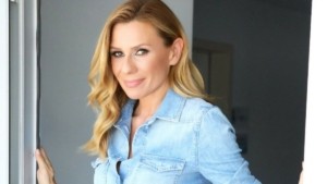 Συγκινεί η Κατερίνα Καραβάτου: “Ξεκίνησα ξανά ψυχοθεραπεία για να βοηθήσω την έφηβη κόρη μου”