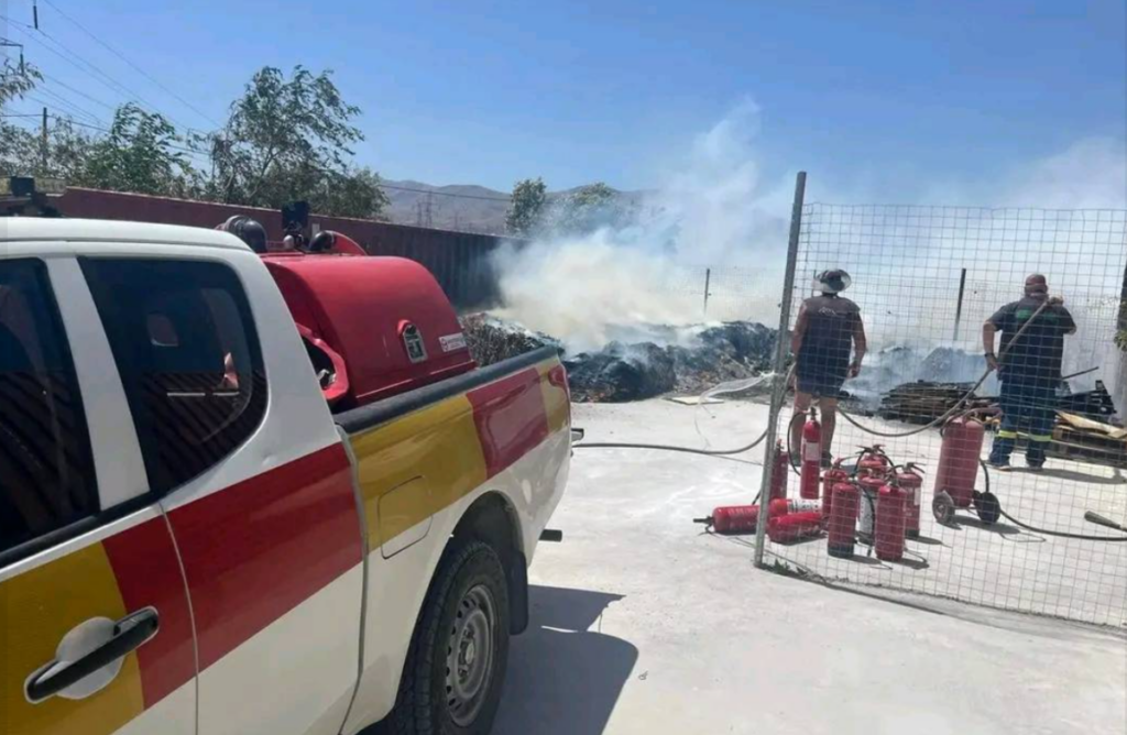 Συναγερμός για δύο φωτιές στο Μαρκόπουλο  -Επιχειρούν τέσσερα εναέρια μέσα