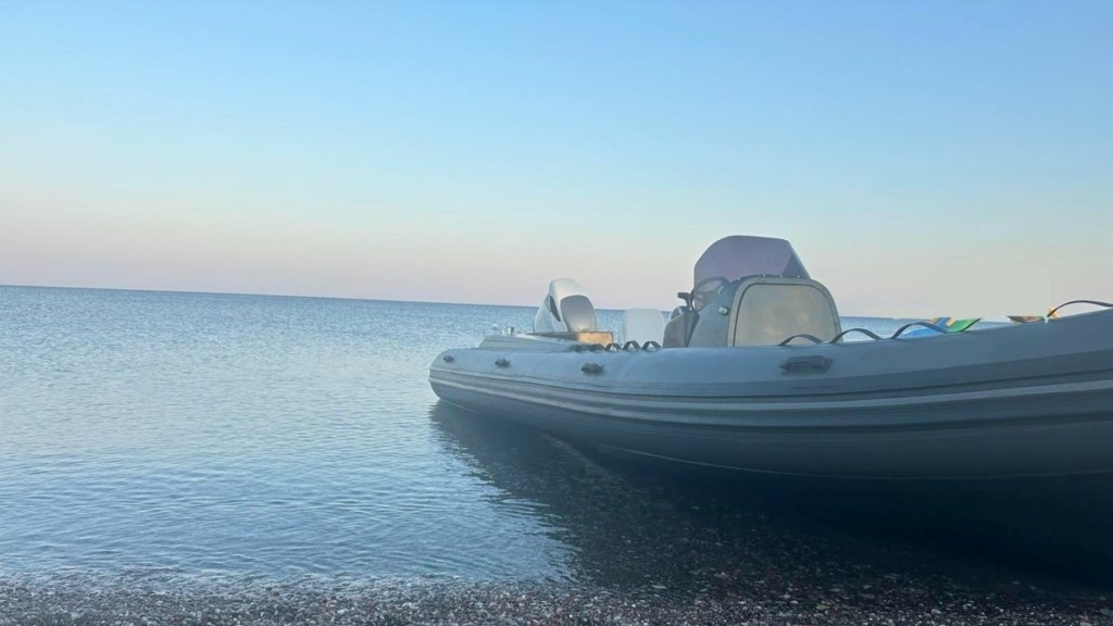Γαύδος: Εντοπίστηκε πλοιάριο με 41 μετανάστες στην παραλία Τρυπητή