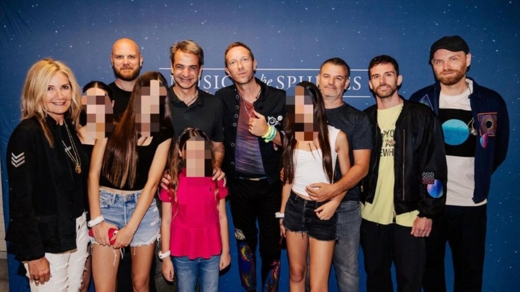 Coldplay: Η ανάρτηση Μητσοτάκη για το νέο βίντεο κλιπ στο Ηρώδειο