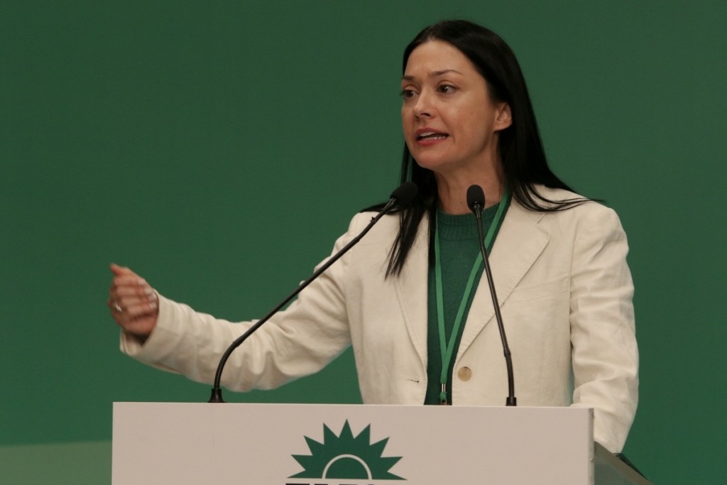 Νάντια Γιαννακοπούλου: Καταγγέλλει ότι δεν της δίνουν το μητρώο στελεχών του ΠΑΣΟΚ