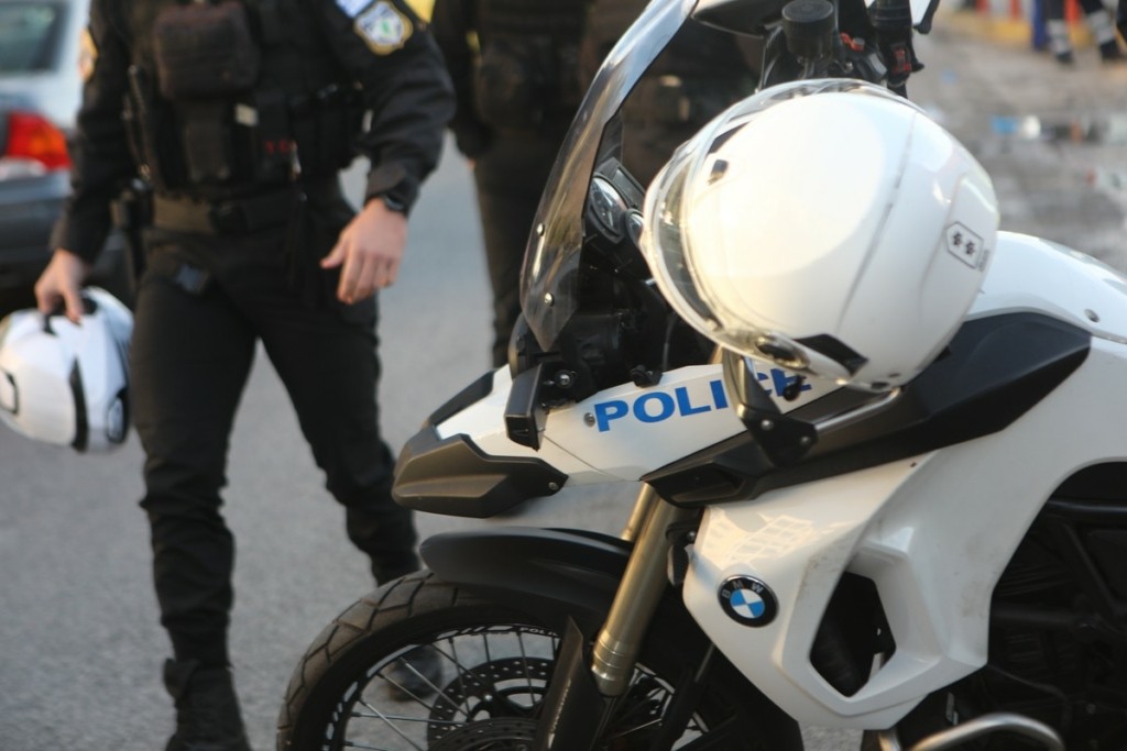 Ερμού: Δοκίμαζαν ρούχα κι έφευγαν χωρίς να πληρώσουν – Τρεις συλλήψεις