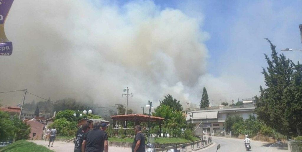 Φωτιά στην Πάτρα: Εκκενώνονται το Κωνσταντοπούλειο Ίδρυμα, το Καραμανδάνειο Νοσοκομείο Παίδων και το Ίδρυμα ΜΕΡΙΜΝΑ