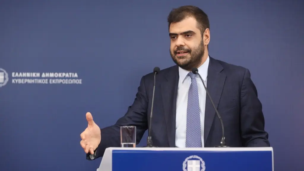 Μαρινάκης για μεταφορά μεθυσμένων με ταξί: “Δεν θα προχωρήσει, δεν θα επιδοτείται κάποιος για να πίνει”