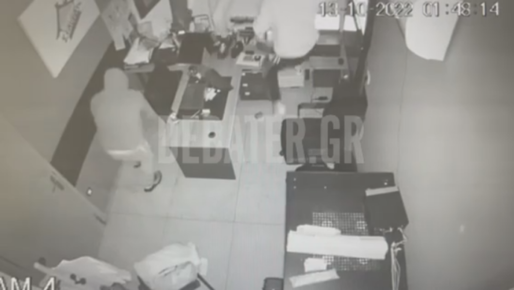 Καρέ – καρέ η δράση της σπείρας που είχε «ρημάξει» χρηματοκιβώτια και ΑΤΜ – Δείτε τα βίντεο του DEBATER