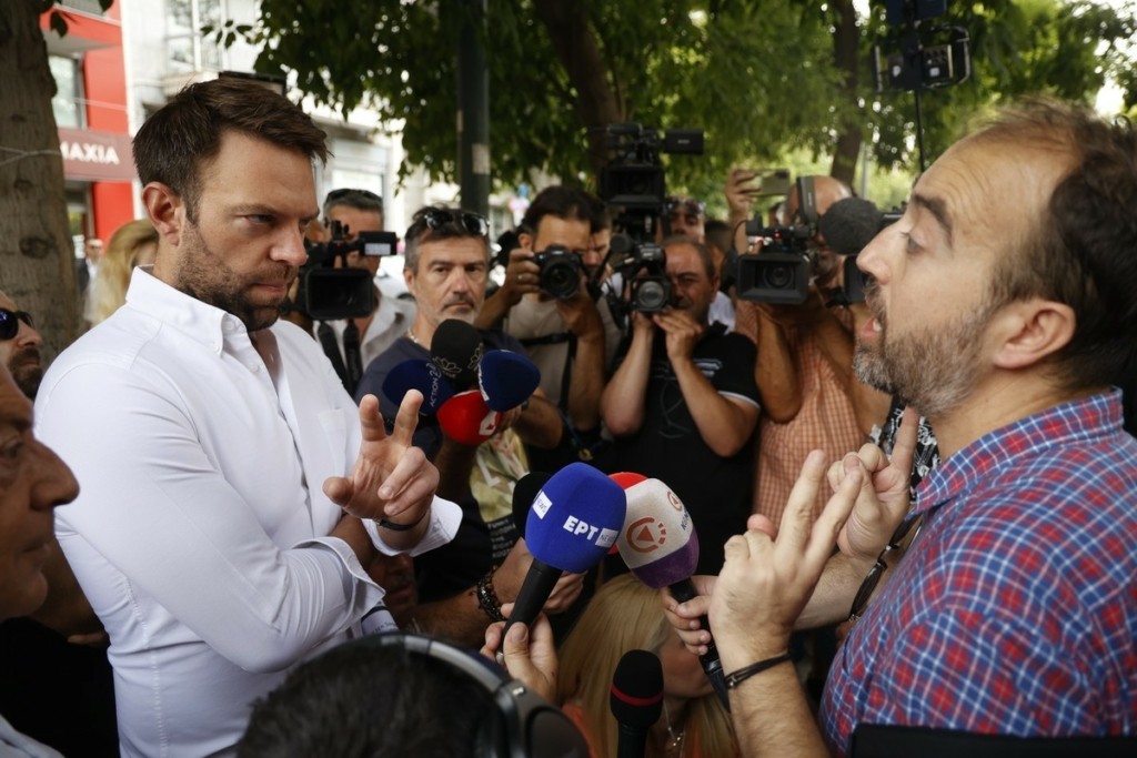 “Θερμή” υποδοχή στον Κασσελάκη από εργαζόμενους της Αυγής: Μας έκλεισες χωρίς να το συζητήσουμε – Mea culpa