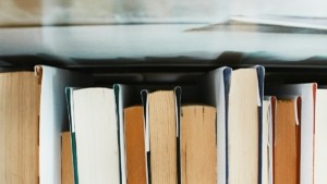ΔΥΠΑ: Ξεκινούν αύριο οι αιτήσεις για τα vouchers βιβλίων