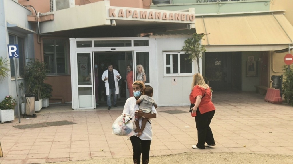 Φωτιά στην Πάτρα: Αναστέλλεται προσωρινά η λειτουργία του “Καραμανδάνειου” Νοσοκομείου Παίδων λόγω ζημιών