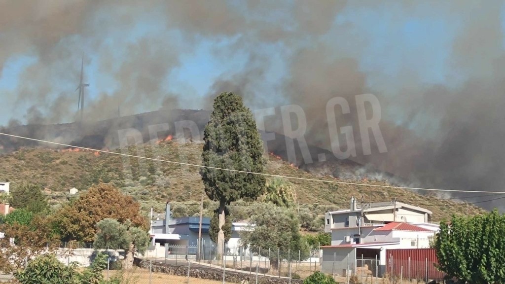 Φωτιά στις Πετριές Ευβοίας: Μαίνεται το διπλό πύρινο μέτωπο – Ενισχύθηκαν οι πυροσβεστικές δυνάμεις, εκκενώσεις χωριών μέσω του 112