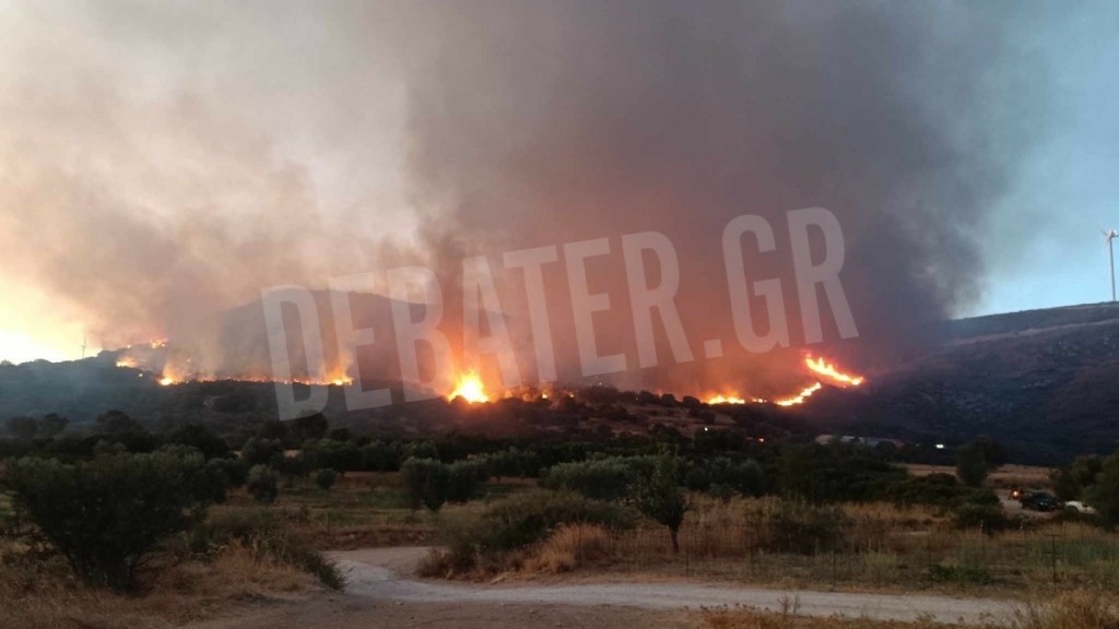 Εύβοια: Δύσκολη νύχτα με διπλό πύρινο μέτωπο – Εκκενώθηκε το χωριό Κοσκινά – Μεταβαίνει ο Κικίλιας