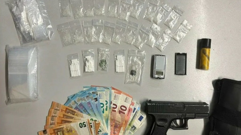 Συνελήφθη αλλοδαπός που διακινούσε κρυσταλλική μεθαμφεταμίνη στην πλατεία Βικτωρίας