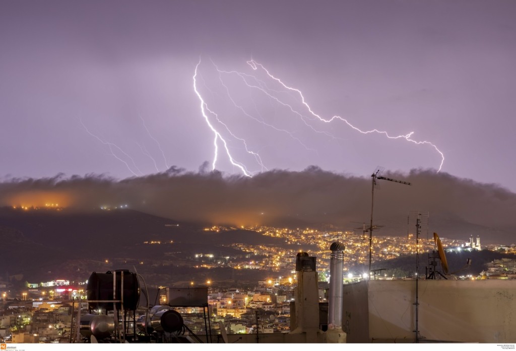 Κακοκαιρία: Συναγερμός στη Δυτική Ελλάδα – Που θα πέσουν επικίνδυνες καταιγίδες την Τρίτη