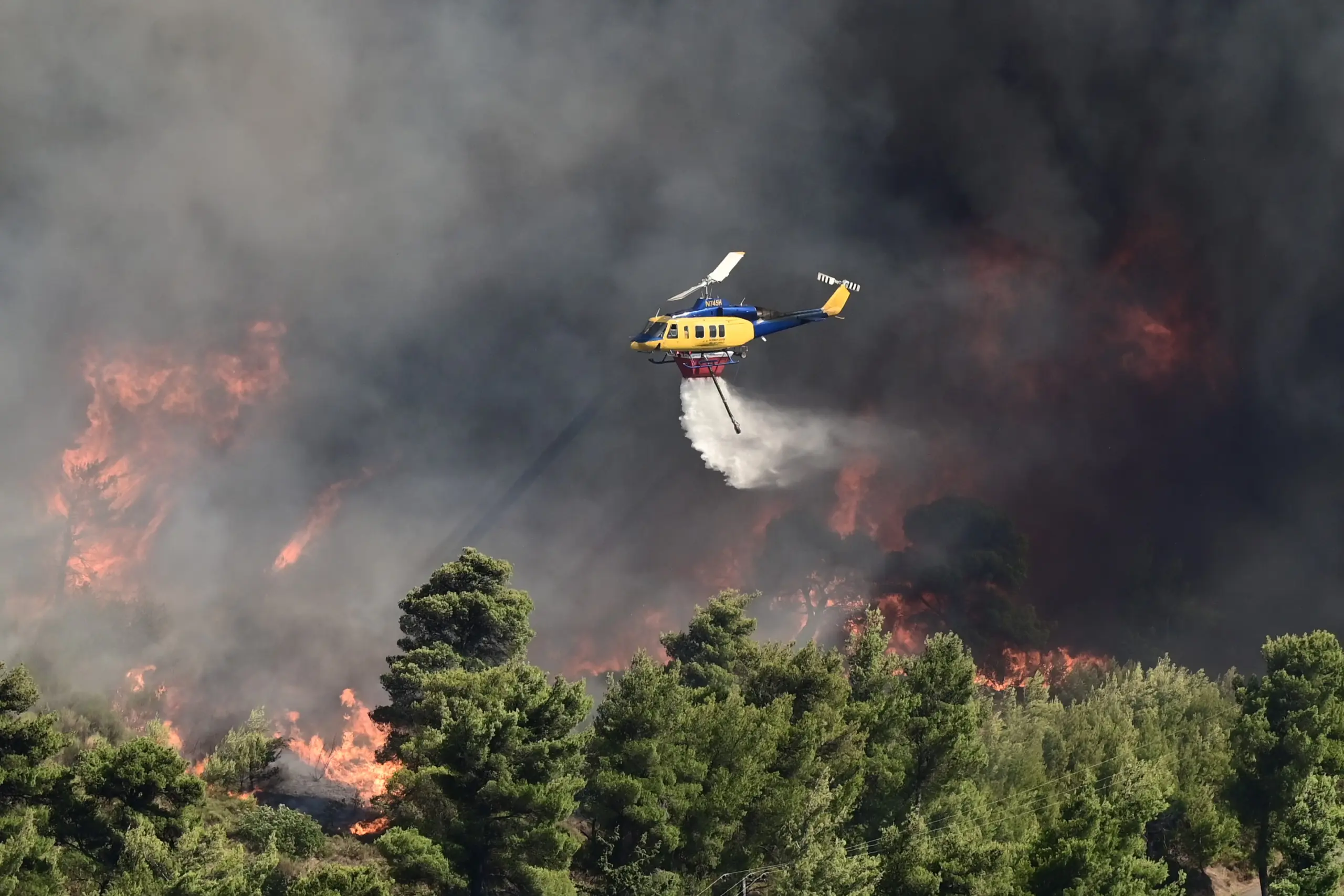 Φωτιά στον Βαρνάβα: Μήνυμα του “112” σε Διόνυσο, Σταμάτα, Ροδόπολη και Άγιο Στέφανο