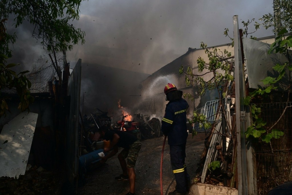 Πεντέλη: Τραυματίστηκε πυροσβέστης – Μεταφέρεται στο νοσοκομείο