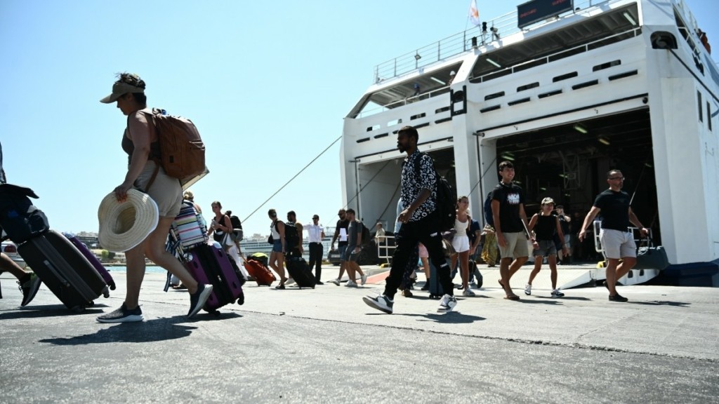 Πειραιάς: Ξεκίνησε η επιστροφή των αδειούχων του Δεκαπενταύγουστου