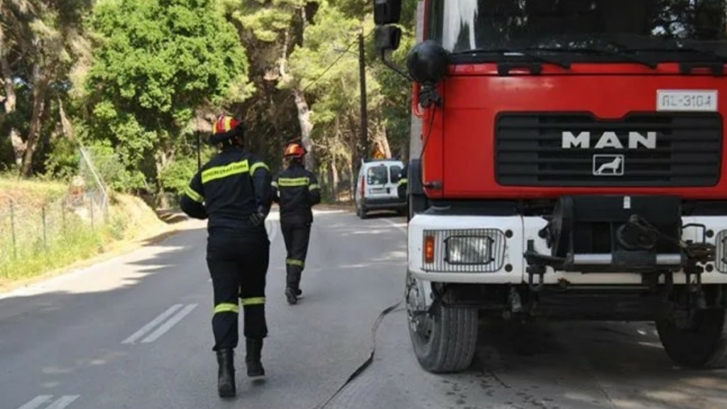 Φωτιά σε αγροτοδασική έκταση στο Καμάρι Ξυλοκάστρου
