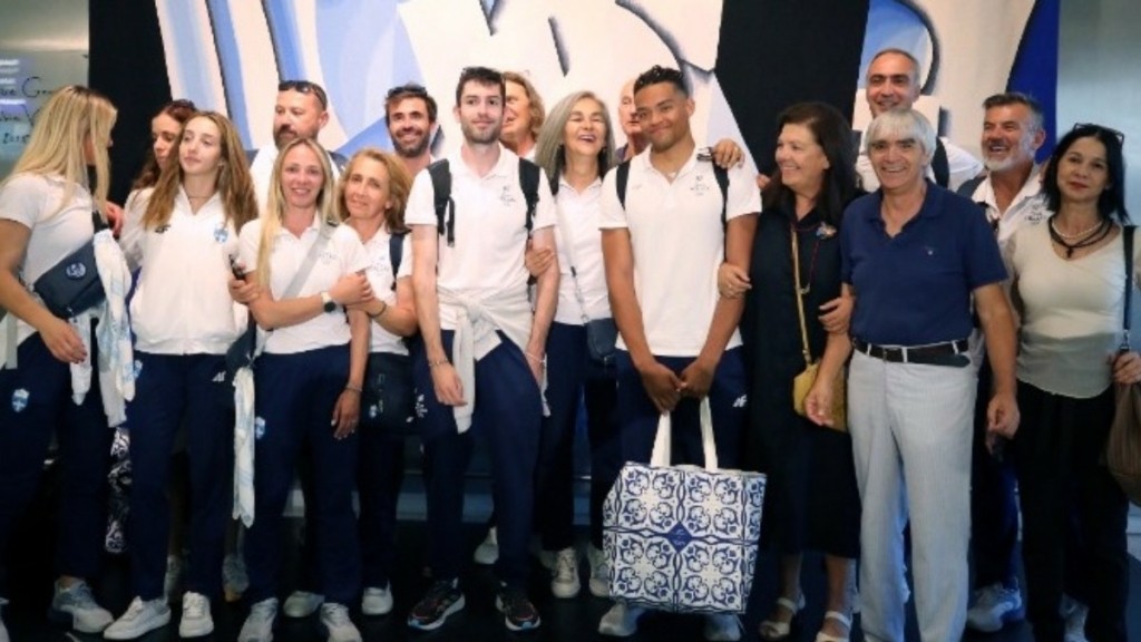 Έφτασε στην Ελλάδα η ολυμπιακή αποστολή – Αποθέωση για Τεντόγλου, Καραλή και Κουρουγκλίεφ