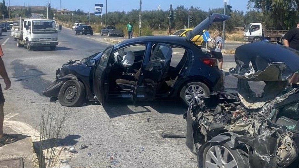 Σοβαρό τροχαίο στην Κρήτη – Οι σοκαριστικές εικόνες από την σφοδρή σύγκρουση