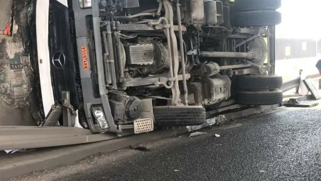Ανετράπη φορτηγό στον Κηφισό – Αυξημένη η κίνηση στο σημείο