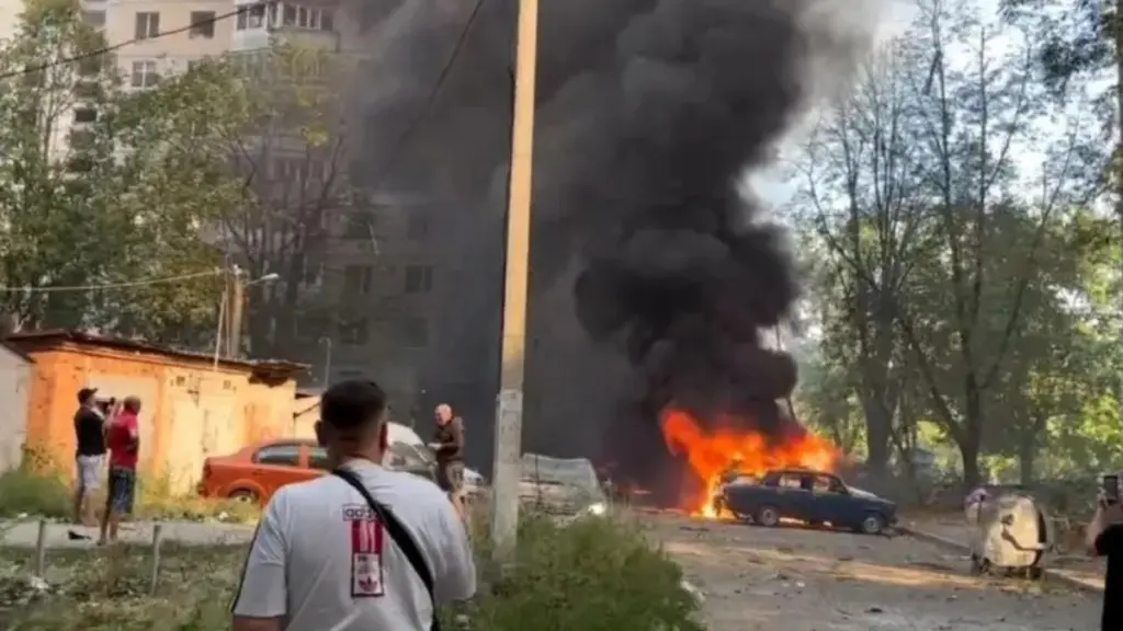 Χάρκοβο: Έξι νεκροί και 55 τραυματίες μετά από ρωσική επίθεση σε πολυκατοικία και παιδική χαρά