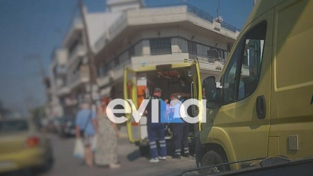 Εύβοια: ΙΧ έπεσε πάνω σε ασθενοφόρο που μετέφερε ασθενή