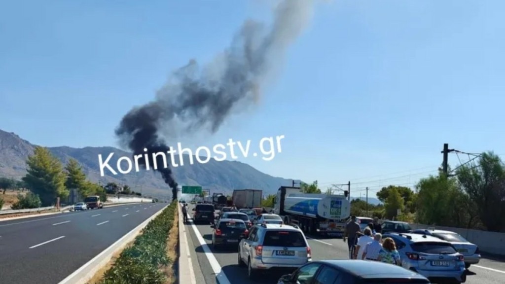 Κατασβέστηκε η φωτιά στην Αθηνών – Κορίνθου: Άνοιξε και η λωρίδα στο ρεύμα προς Αθήνα