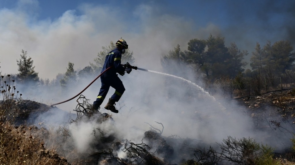 Υπό έλεγχο η φωτιά στον Ασπρόπυργο μετά από άμεση επέμβαση της πυροσβεστικής