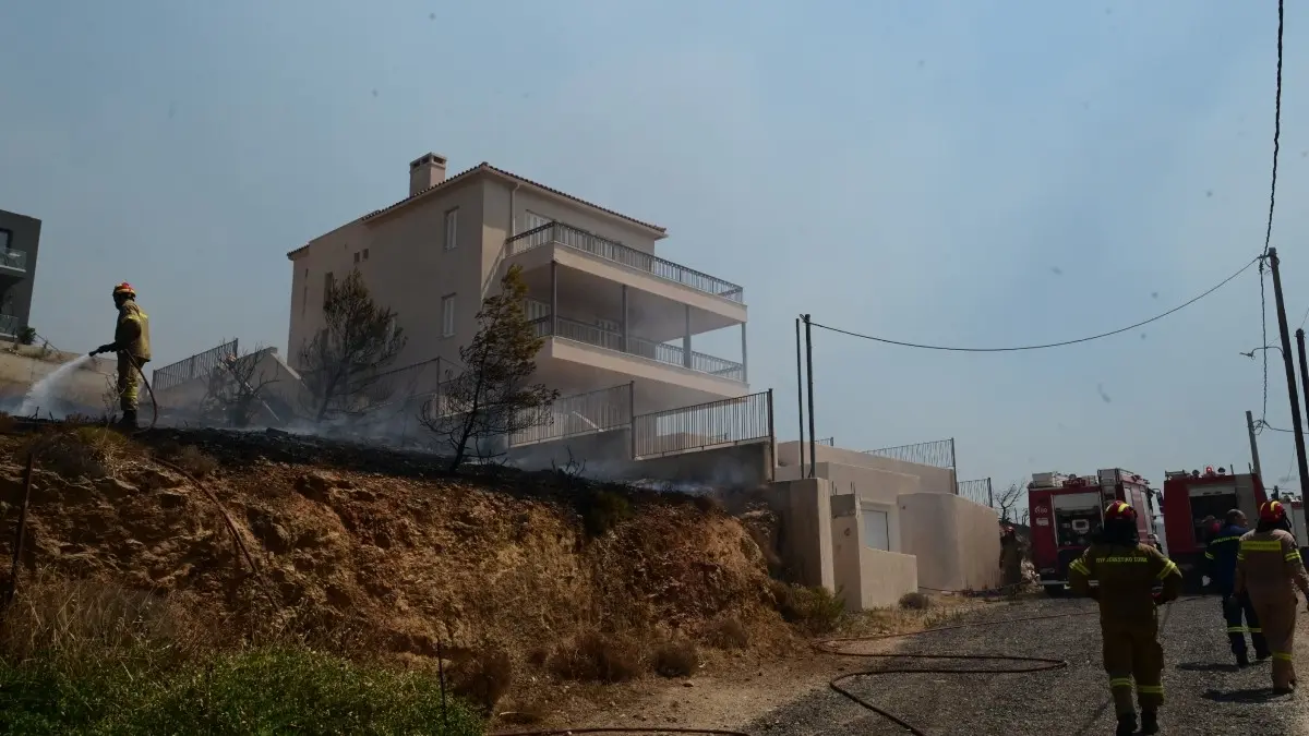 ΔΕΔΔΗΕ: Διακοπές ρεύματος λόγω της πυρκαγιάς