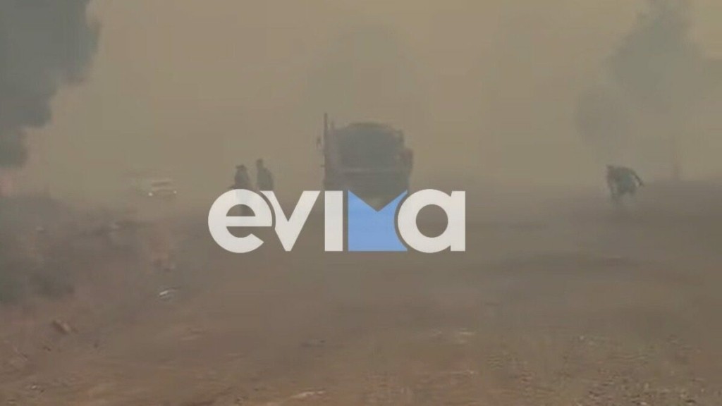 Φωτιά Εύβοια: Ανατροπή πυροσβεστικού οχήματος σε χαράδρα στον Πισσώνα της Χαλκίδας
